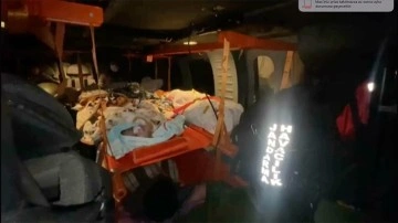 Depremzede 8 bebek özel donanımlı jandarma helikopteriyle Kahramanmaraş'tan Adana'ya sevk