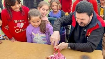 Depremzede Ecrin'in 9. yaş gününü Ağrı Valisi ile Savcı Sayan kutladı