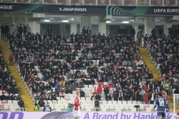 Depremzedeler Sivasspor-Fiorentina ma&ccedil;ını &uuml;cretsiz izledi