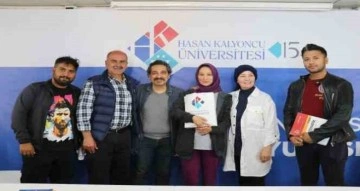 Depremzedelerin yaraları sarılıyor