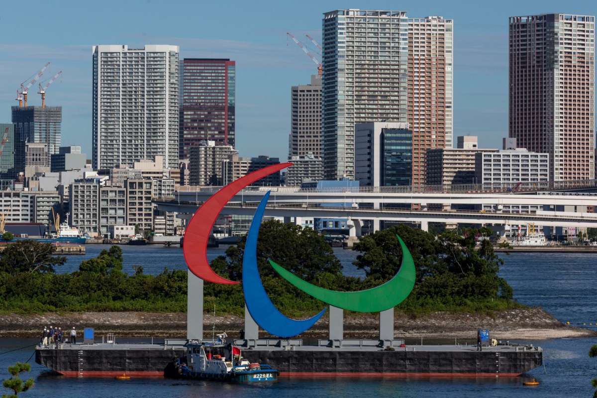 Dev paralimpik sembolü Tokyo'da görücüye çıktı