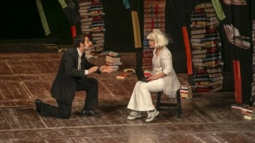 Devlet Tiyatroları Tunus’ta 'Sonsuzluk Kitabevi' adlı oyunu sahneledi