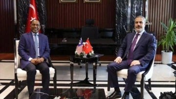 Dışişleri Bakanı Fidan, Malezyalı mevkidaşı Zambry ile Bağdat'ta görüştü