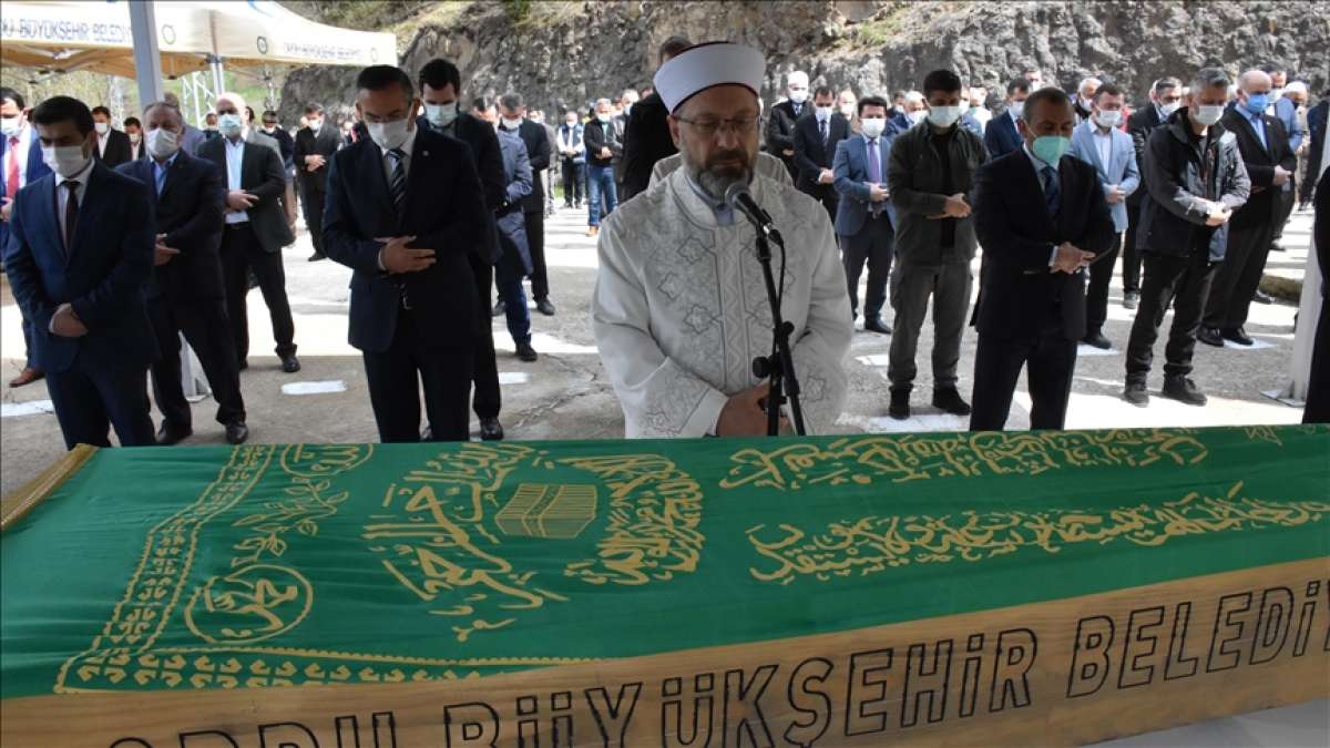 Diyanet İşleri Başkanı Ali Erbaş'ın vefat eden amcası son yolculuğuna uğurlandı