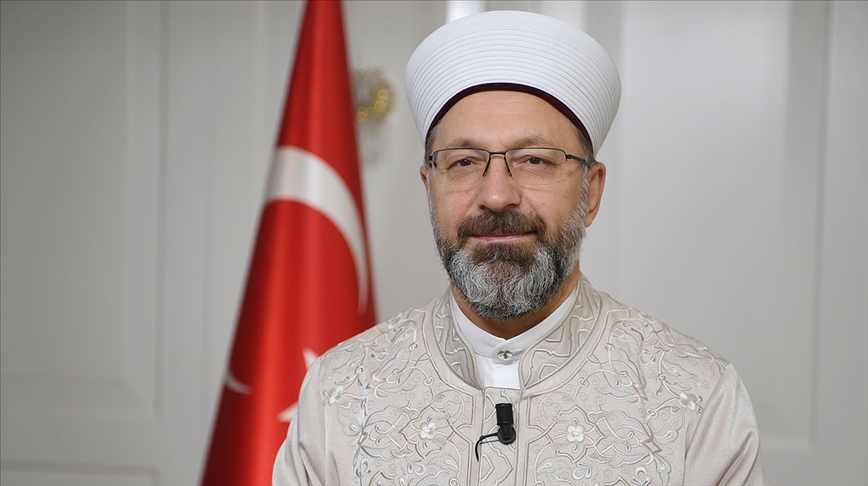 Diyanet İşleri Başkanı Erbaş'tan 'Yarın camilerde cuma namazı kılınabileceği' hatırla