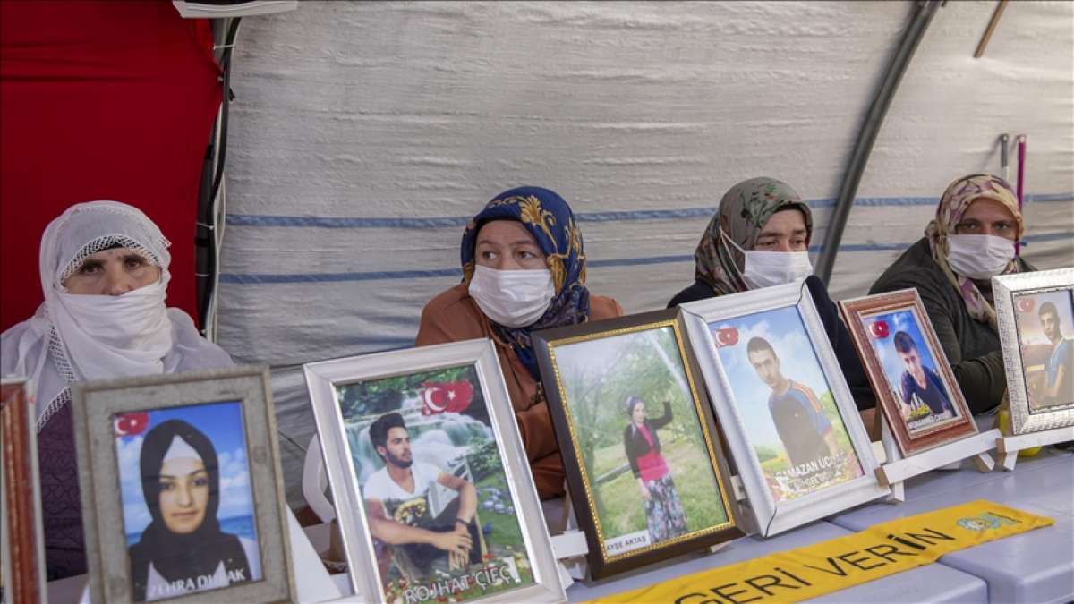 Diyarbakır anneleri, dağa kaçırılan çocuklarına "teslim ol" çağrısında bulundu