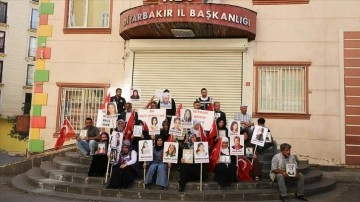Diyarbakır anneleri, Dünya Kız Çocukları Günü'nde terör örgütü PKK'dan kızlarını istedi