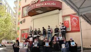 Diyarbakır annelerinden Bingöl: Çocuklarımızı almadan gitmeyeceğiz