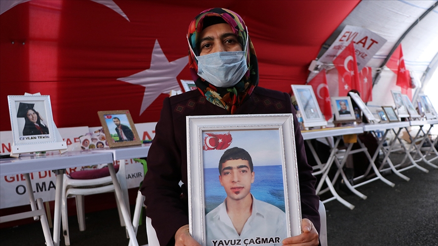 Diyarbakır annelerinden Çağmar: Oğlum beni görüyor ve duyuyorsan teslim ol