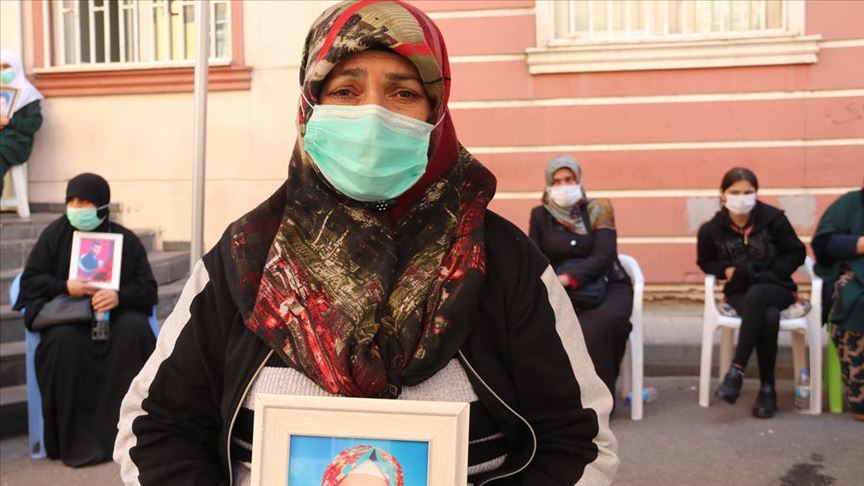 Diyarbakır annelerinden Fatma Akkuş: Kızım seni bekliyorum, güvenlik güçlerine teslim ol