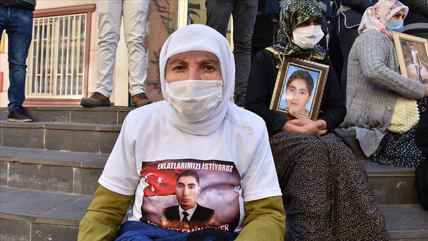 Diyarbakır annelerinden Gülbahar Teker: Teslim olmazsan hakkımı helal etmeyeceğim