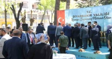 Diyarbakır Valisi Su, vatandaşlarla bayramlaştı
