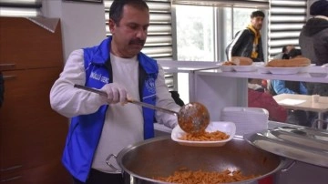 Diyarbakır ve Siirt'te depremzedelere günlük sıcak yemek ve kuru gıda desteği sağlanıyor