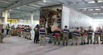 Diyarbakır’a yurtiçi ile yurt dışından 215 tır ve kamyonet yardım ulaştırıldı