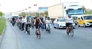 Diyarbakır’da 100 bisikletçi hareketli yaşamak için pedal çevirdi
