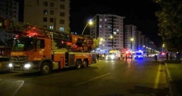 Diyarbakır’da 2 otomobil markete daldı: 1 ölü, 5 yaralı
