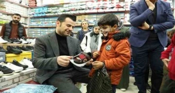 Diyarbakır’da 500 yetim çocuğa bayramlık desteğinde bulunuldu