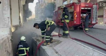Diyarbakır’da ağır hasarlı 7 katlı binanın bodrum katında yangın