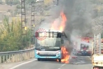 Diyarbakır’da belediye otobüsü seyir halinde cayır cayır yandı