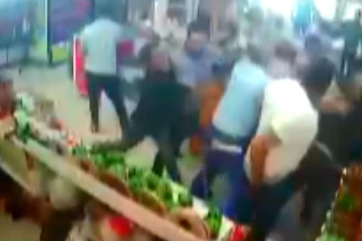 Diyarbakır'da bir büfede ‘Müşteri çalma' kavgası güvenlik kamerasında