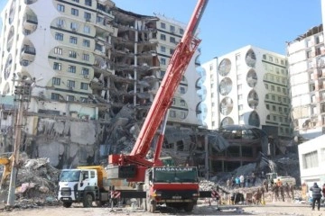 Diyarbakır'da depremde 7 sağlık çalışanı hayatını kaybetti