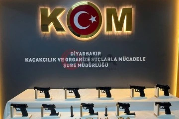 Diyarbakır’da ev aramasında 10 adet tabanca ele geçirildi