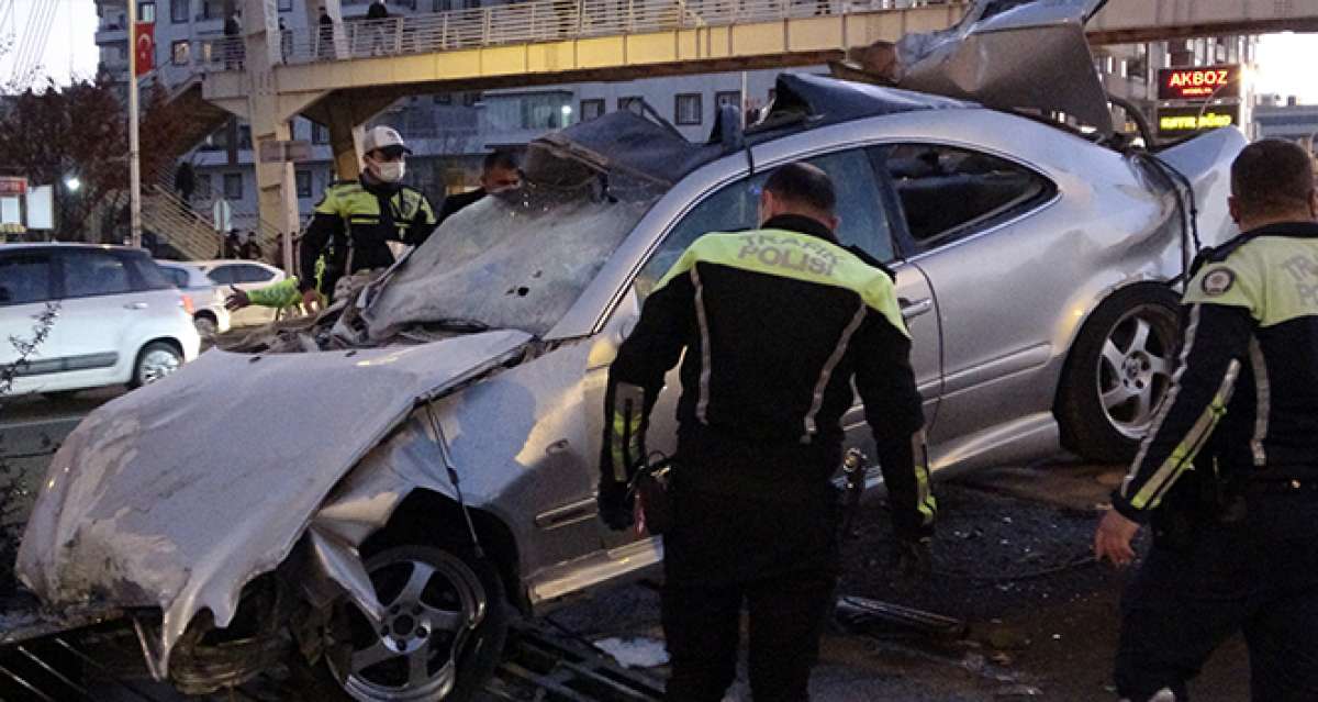 Diyarbakır'da feci kaza: 2'si ağır 3 yaralı