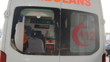 Diyarbakır&rsquo;da hasta taşıyan ambulansa taşlı saldırı