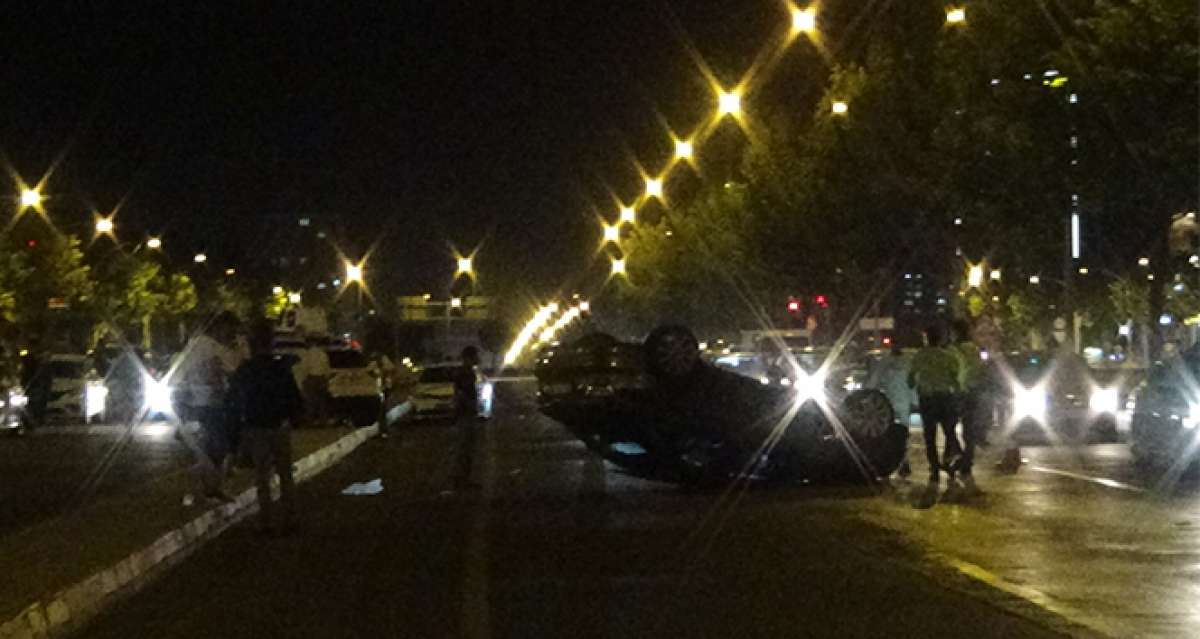 Diyarbakır'da iki lüks otomobil çarpıştı: 2 yaralı