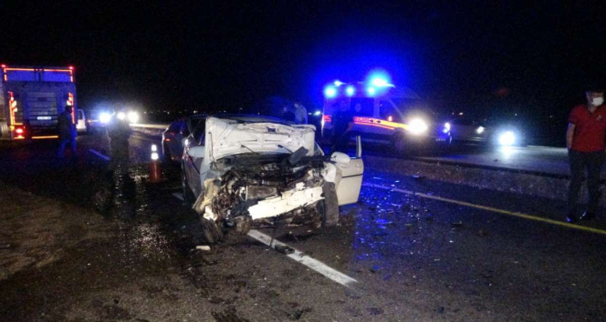 Diyarbakır'da iki otomobil kafa kafaya çarpıştı: 6 yaralı