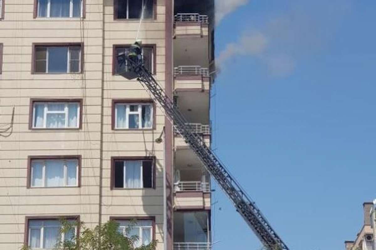 Diyarbakır'da korkutan yangın: Apartman boşaltıldı