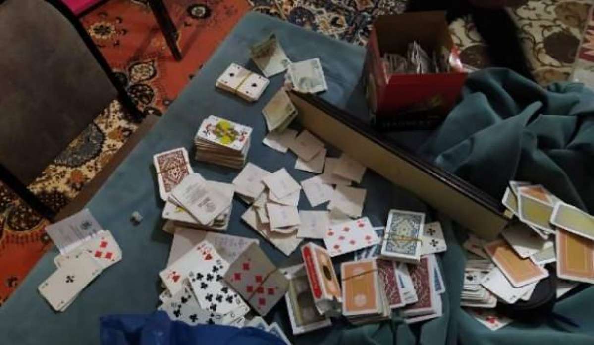 Diyarbakır'da kumar oynatılan eve baskın