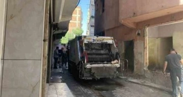 Diyarbakır’da terör yandaşları belediyenin çöp arabasını ateşe verdi