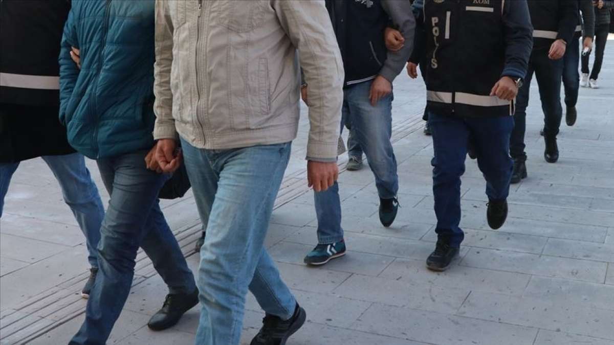 Diyarbakır'da yakalanan gri kategorideki teröristin teşhisiyle iş birlikçi 13 şüpheli yakalandı