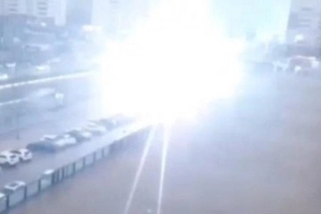 Diyarbakır&rsquo;da yıldırım anayola d&uuml;şt&uuml;