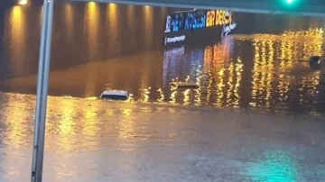 Diyarbakır’daki yağışlardan 9 otomobil hasar gördü, 80 ev ve iş yerini su bastı