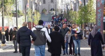 Diyarbakır’ın ’İstiklal Caddesi’ne yoğun ilgi