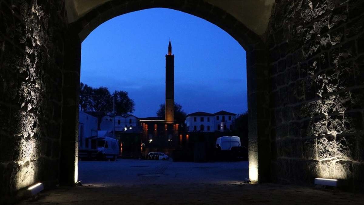 Diyarbakır'ın tarihi 'Küpeli Kapısı' 6 yıl sonra restorasyonla geçişlere açıldı