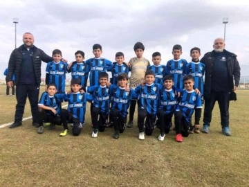 Diyarbakırlı genç futbolcular Sivas'ta beğeni topladı