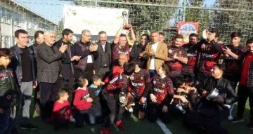 Diyarbakırlı kuyumcuların futbol turnuvasında kupa ’altın kaplama’