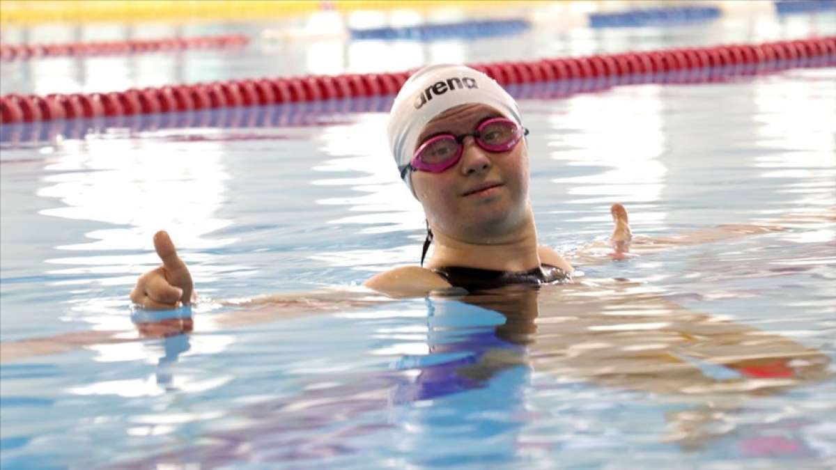 Down sendromlu milli yüzücü Fatma Avrupa şampiyonluğu hedefliyor