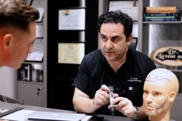 Dr. Levent Acar, efsane futbolcu Totti'yi getirdi