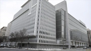 D&uuml;nya Bankası, k&uuml;resel ekonomik b&uuml;y&uuml;me tahminini bu yıl i&ccedil;in y&uuml;kseltti