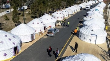 D&uuml;nya Etnospor Konfederasyonunun deprem b&ouml;lgesindeki Dayanışma Obası'nda faaliyetler s&uuml;r&uuml;yor
