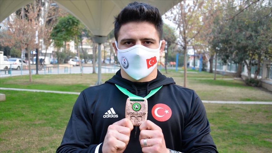 Dünya Kupası'nda bronz madalya kazanan milli güreşçi Cengiz Arslan'ın hedefi olimpiyat