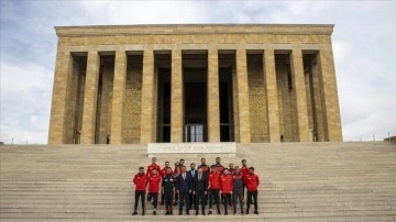 Dünya şampiyonu Ampute Futbol Milli Takımı, Anıtkabir'i ziyaret etti