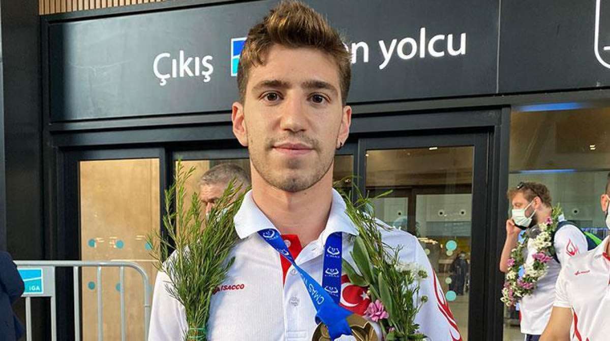 Dünya Şampiyonu Derin Toparlak, Türkiyeye döndü!