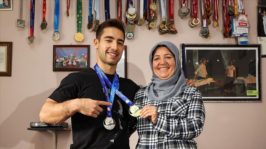 Dünya şampiyonu milli cimnastikçi İbrahim Çolak'ın en büyük destekçisi ailesi