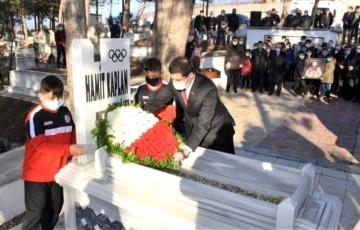 Dünya ve olimpiyat şampiyonu Hamit Kaplan, mezarı başında anıldı