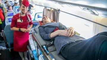 "Dünyanın en uzun boylu kadını", THY'nin desteğiyle ilk kez uçağa bindi